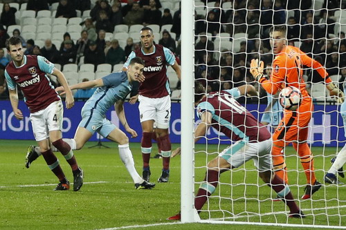 Trung vệ John Stones cũng có pha lập công