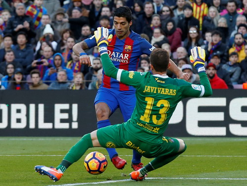 Suarez lập cú đúp, chia ngôi đầu Pichichi với đồng đội Messi