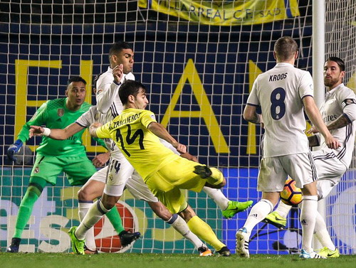 Manuel Trigueros ghi bàn mở tỉ số cho Villarreal