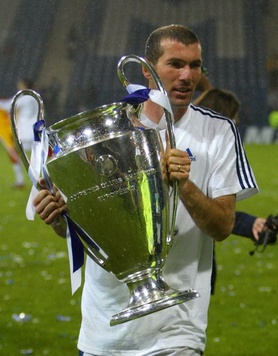 Zidane lên ngôi vô địch châu Âu 2002