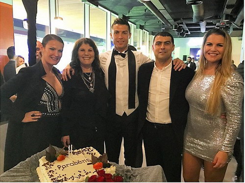 Bánh sinh nhật hình cầu thủ bóng đá Ronaldo và Quang Hải tặng bé trai 8837   Bánh sinh nhật kỷ niệm