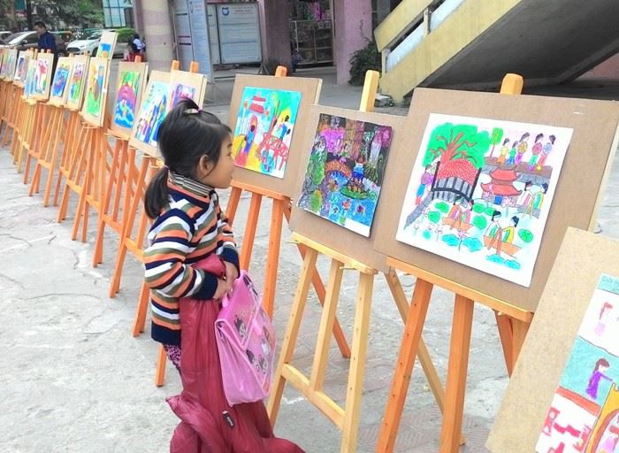 Vẽ tranh: Vẽ tranh không chỉ là một hoạt động thú vị mà còn giúp tăng cường khả năng tư duy sáng tạo của trẻ. Cùng đón xem hình ảnh về những bức tranh tuyệt đẹp được các nghệ sĩ vẽ ra nhé!