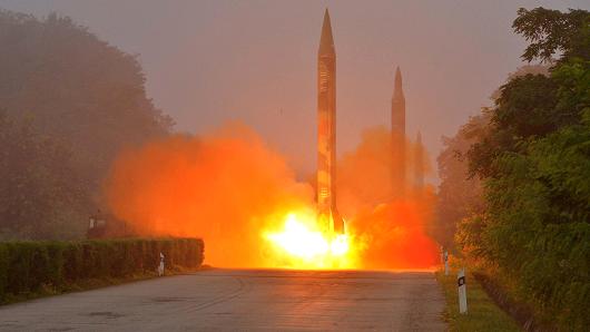 Triều Tiên phóng tên lửa đạn đạo, Hàn Quốc họp khẩn - Ảnh 1.