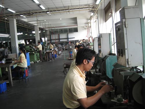 Công nhân đang làm việc tại Công ty TNHH ZC (KCX Tân Thuận)