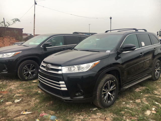 Chi tiết Toyota Highlander LE 2017 giá hơn 2 tỷ tại Việt Nam