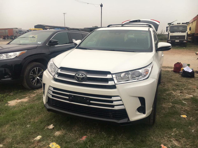 Toyota Highlander Limited 2017 về Việt Nam giá cao hơn Land Cruiser chính  hãng