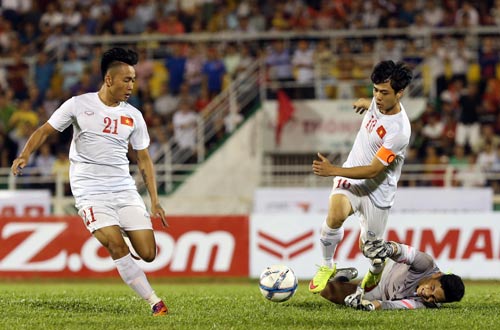 Công Phượng (phải) được kỳ vọng sẽ lấy lại sự tự tin trong màu áo HAGL sau khi đã chơi tốt ở trận giao hữu U23 Việt Nam thắng U23 Malaysia Ảnh: Quang Liêm