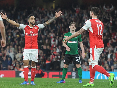 Walcott có bàn thứ ba sau 3 vòng đấu FA Cup liên tiếp cho Arsenal