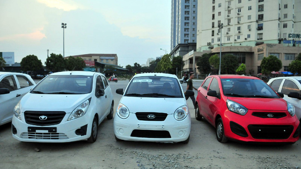 Điểm qua giá ô tô tại Việt Nam, bạn sẽ được thấy những mẫu xe đáng mơ ước với giá cả hợp lý hơn bạn nghĩ. Hãy tham khảo để tìm cho mình một chiếc xe ưng ý nhất nhé!