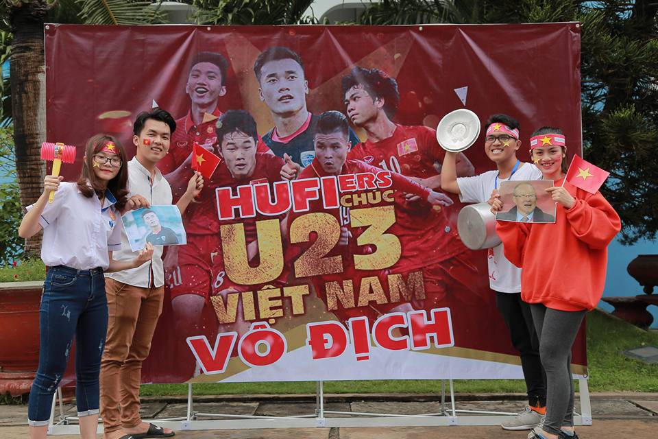 Thầy trò khuyến khích U23 VN tiếp nhiệt chương trình tư vấn tuyển sinh - Ảnh 4. Thầy trò khích lệ U23 VN hâm nóng chương trình tư vấn tuyển sinh - Ảnh 4.