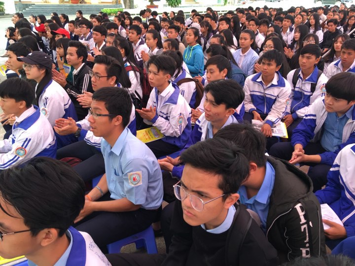 Đưa trường học đến sĩ tử 2018 tại Gia Lai: Ngành CNTT dễ bị đào thải? - Ảnh 11. Đưa địa chỉ đào tạo đến sĩ tử 2018 tại Gia Lai: Ngành CNTT dễ bị đào thải? - Ảnh 11.