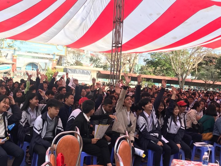 Đưa nơi học tập đến sĩ tử 2018 ở Gia Lai: Ngành CNTT dễ bị đào thải? - Ảnh 18. Đưa trường học đến sĩ tử 2018 ở Gia Lai: Ngành CNTT dễ bị đào thải? - Ảnh 18.