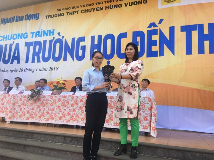 Đưa địa chỉ đào tạo đến sĩ tử 2018 tại Gia Lai: Ngành CNTT dễ bị đào thải? - Ảnh 12. Đưa trường học đến thí sinh 2018 tại Gia Lai: Ngành CNTT dễ bị đào thải? - Ảnh 12.