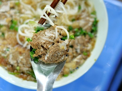 5 món ăn đường phố được khách nước ngoài săn lùng nhiều nhất ở Hà Nội - Ảnh 18.