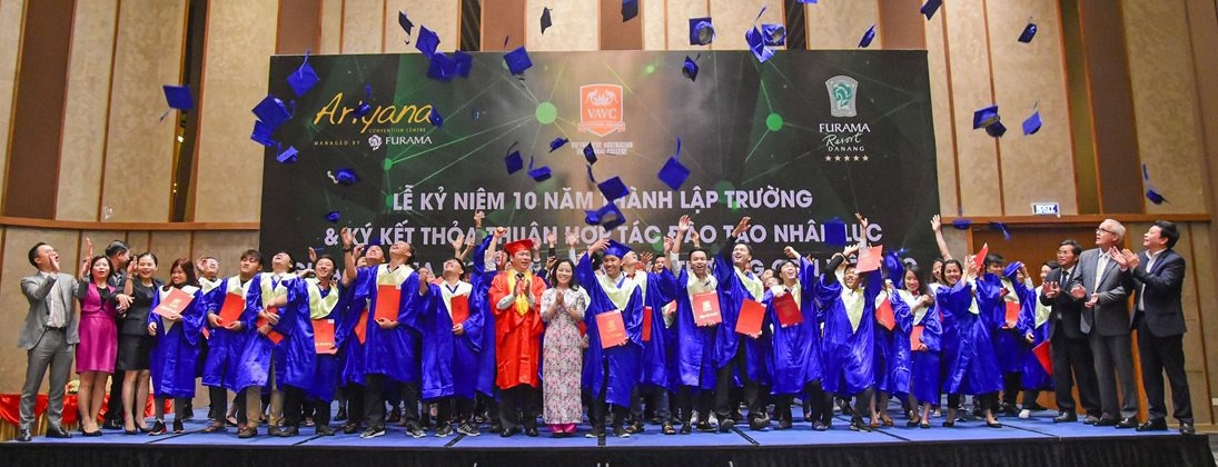 Trao bằng chứng nhận cho 212 HSSV tham gia phục vụ Tuần lễ cấp cao APEC - Ảnh 2.  Trao bằng chứng - chứng cơ nhận cho 212 HSSV tham gia phục vụ Tuần lễ cấp cao APEC - Ảnh 2.