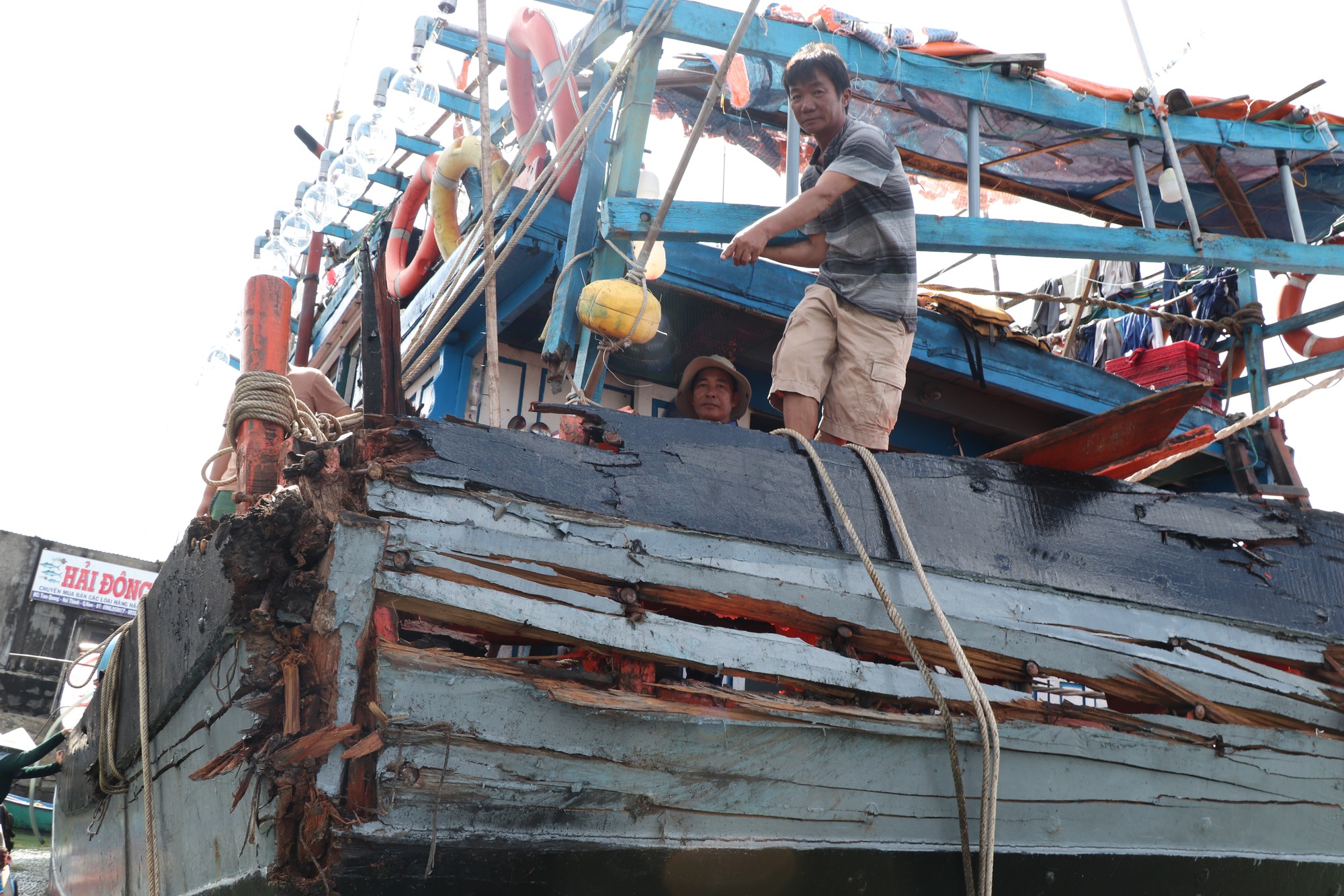 Ngư dân Đắk Lắk bị tấn công trên biển: Vụ việc tàu cá PY 91243 TS - Ảnh 2. Ngư dân Đắk Lắk bị tấn công trên biển: Vụ việc tàu cá PY 91243 TS - Ảnh 2.