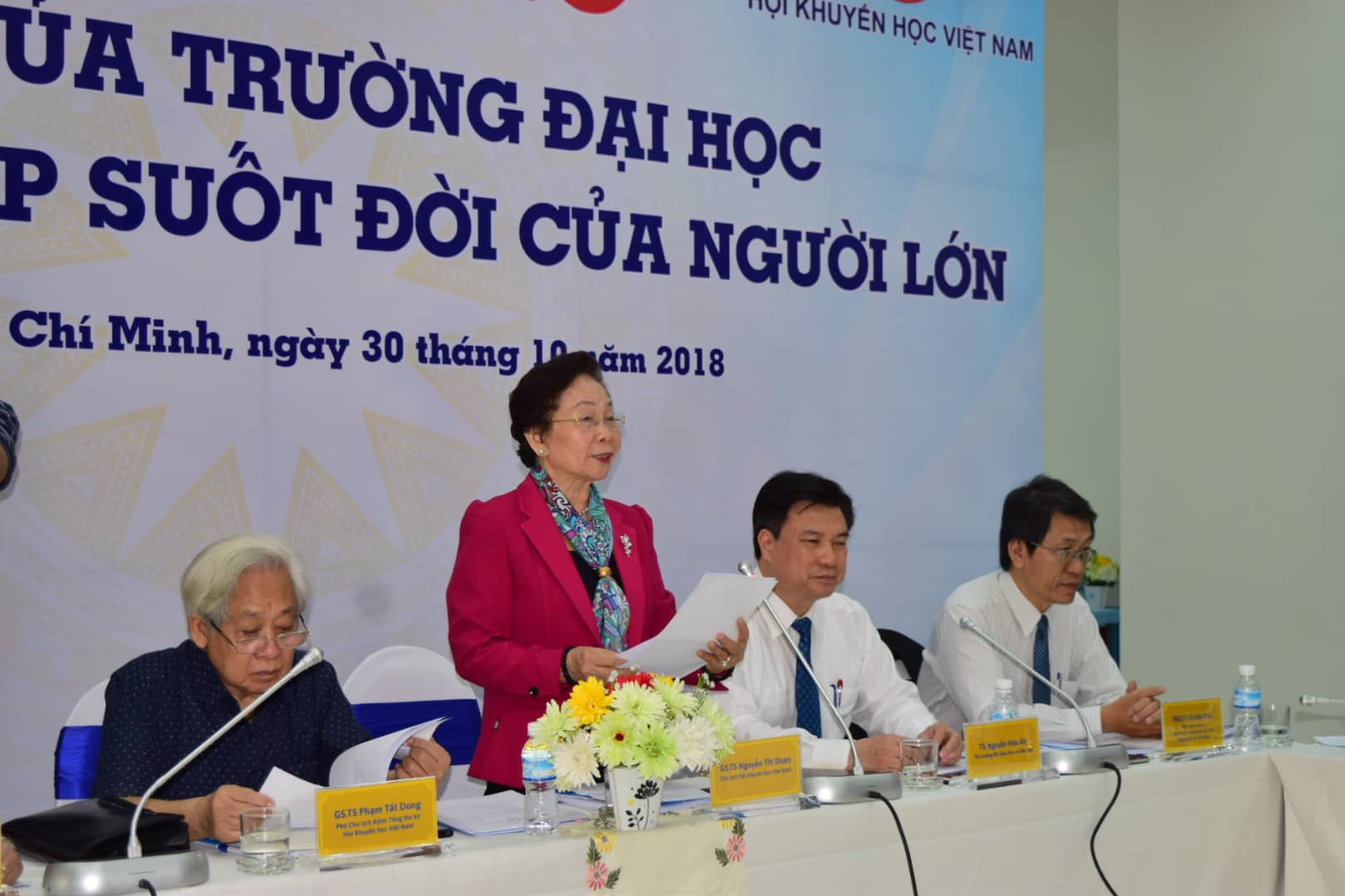 Nguyên Phó chủ tịch nước Nguyễn Thị Doan: Kinh tế tri thức tụt hậu khá là xa - Ảnh 1. Nguyên Phó chủ viên tịch nước Nguyễn Thị Doan: Kinh tế tri thức tụt hậu tương đối xa - Ảnh 1.