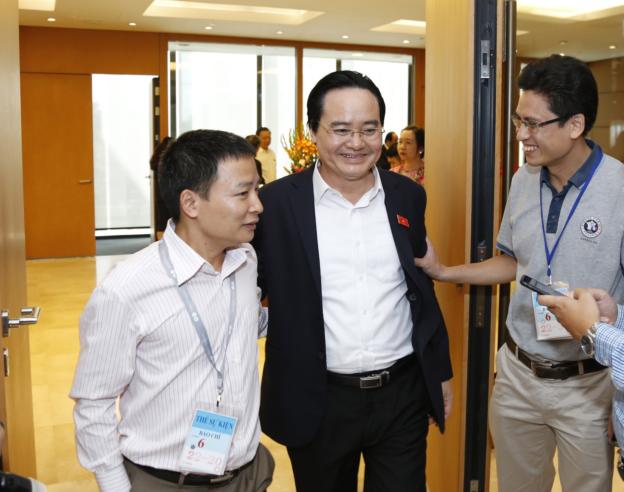 Bộ trưởng Phùng Xuân Nhạ nhắc đến quy định đuổi học học trò - sinh viên bán hoa 4 lần - Ảnh 1. Bộ trưởng Phùng Xuân Nhạ nói đến quy định đuổi học học trò - sinh viên bán dâm 4 lần - Ảnh 1.