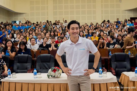 Sao Hàn truyền cảm hứng cho trẻ em Kon Tum - Ảnh 8.