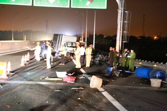 Tai nạn thảm khốc trên cao tốc Quảng Ninh - Hải Phòng, 5 người thương vong - Ảnh 3.