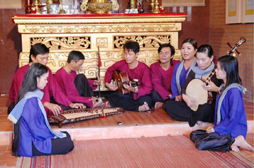 Tự hào viên ngọc cải lương 100 tuổi: Biến nhạc cụ Tây thành guitar cải lương - Ảnh 2.