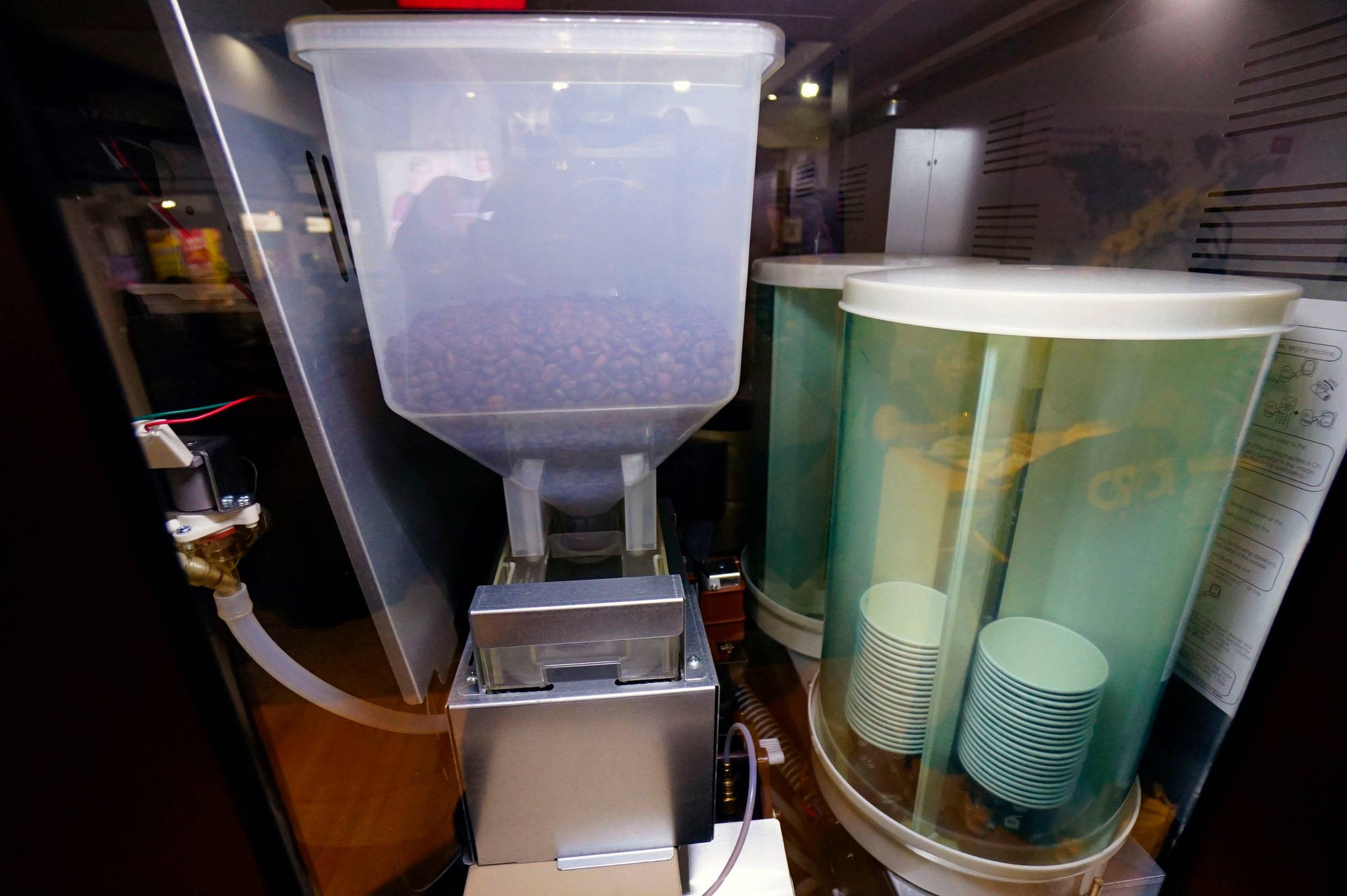 Máy bán cà phê rang xay tự động đầu tiên tại Việt Nam - Ảnh 9.