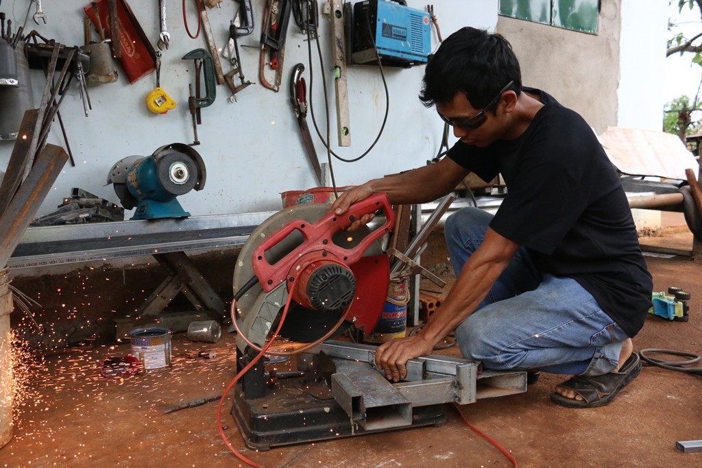 Vụ hơn 550 giáo viên cho nghỉ việc: Nguyên trưởng phòng nội vụ bị khiển trách - Ảnh 2. Vụ hơn 550 thầy giáo sa thải: Nguyên trưởng phòng nội vụ bị khiển trách - Ảnh 2.