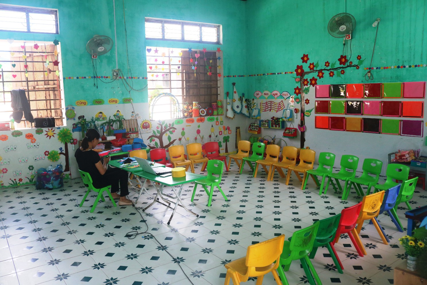 Hiểu nhầm trường lạm thu, 1 tháng trời học sinh không đến lớp - Ảnh 1. Hiểu nhầm trường lạm thu, 1 tháng trời học sinh không đến lớp - Ảnh 1.