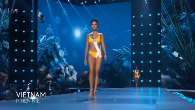 Bán kết Miss Universe 2018: H'Hen Niê khoe vóc dáng nóng bỏng
