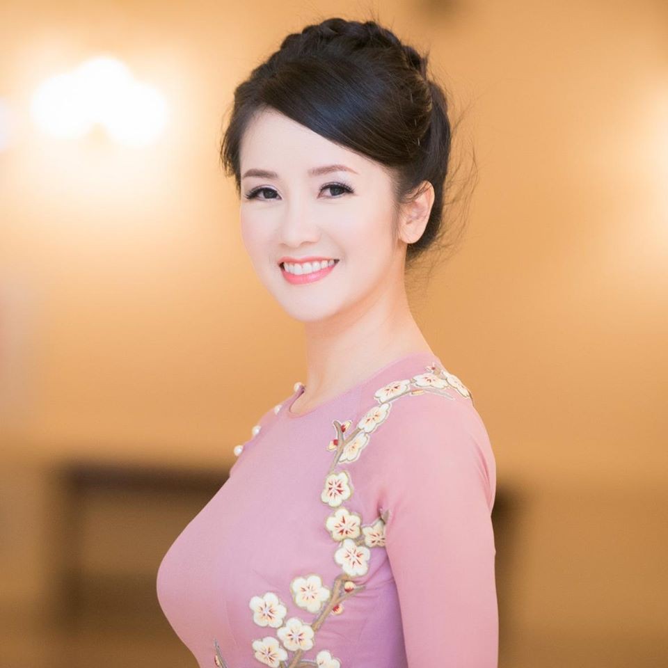 Ca sĩ Hồng Nhung gần như sập nguồn khi ly hôn chồng ngoại quốc - Ảnh 2.