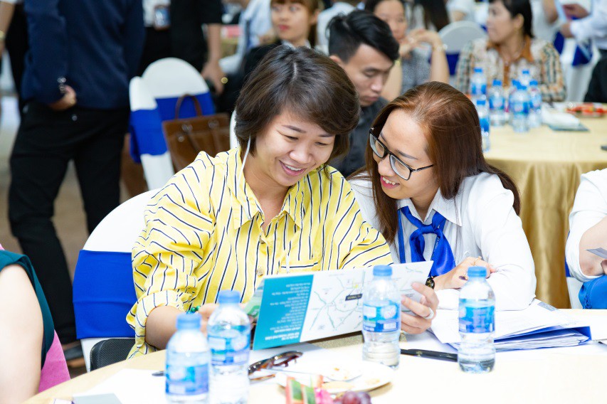 Harbor Center lấp đầy 80 giỏ hàng ngày công bố Thị trường NLD