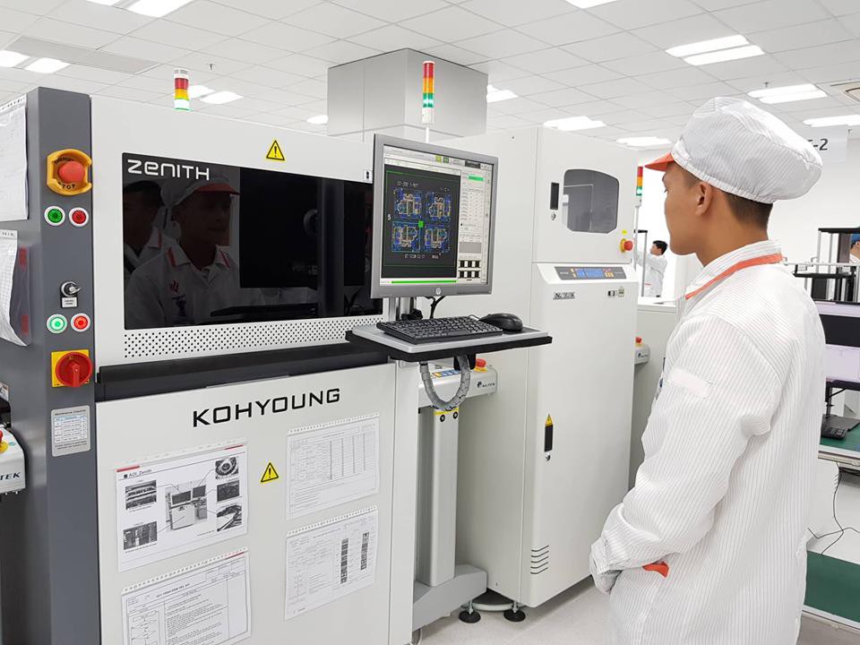 Tận mắt ngắm dây chuyền sản xuất điện thoại Vsmart của Vingroup - Ảnh 12.