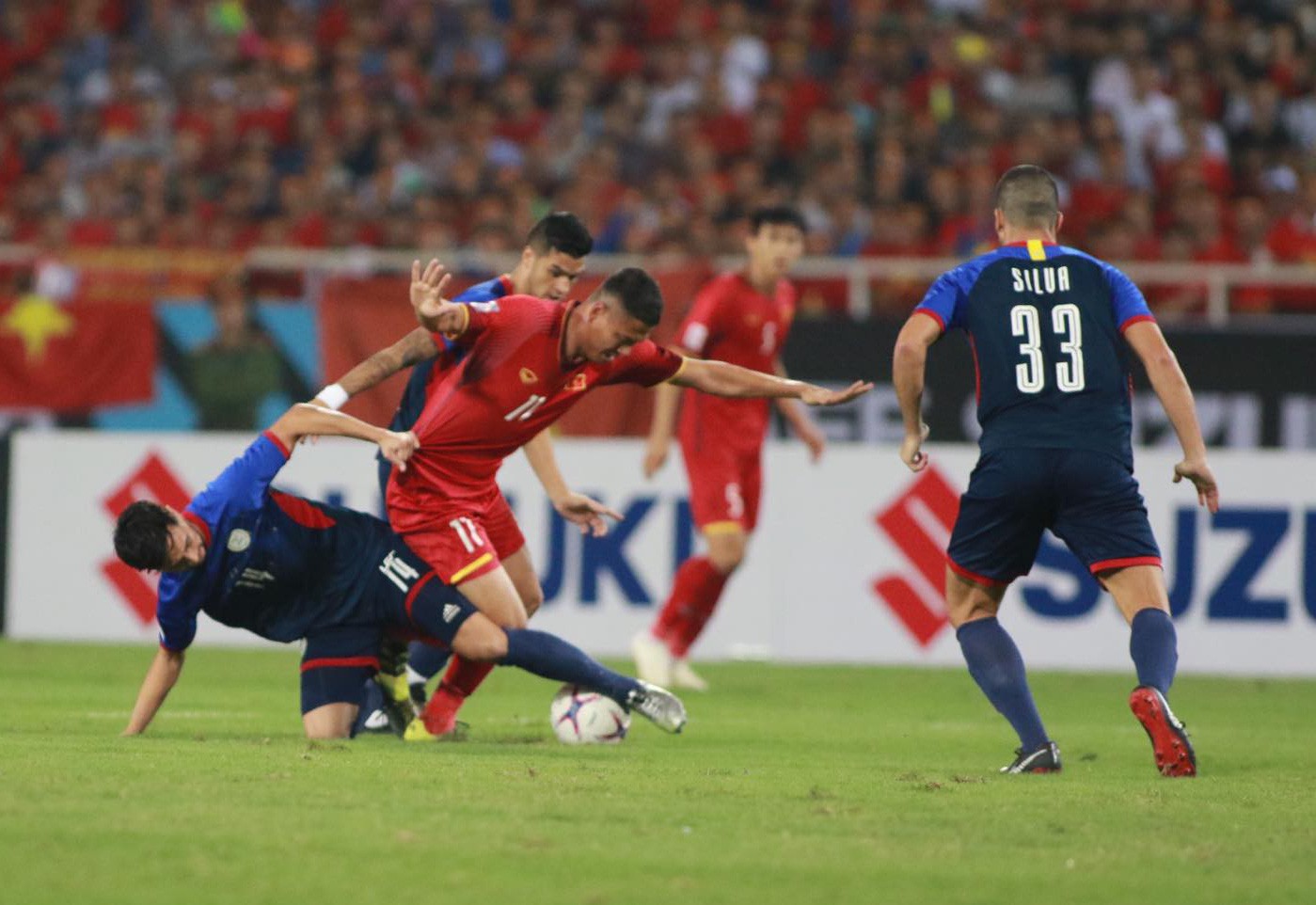 Clip: Thắng Philippines 4-2, Việt Nam vào chung kết AFF Cup 2018 - Ảnh 10.