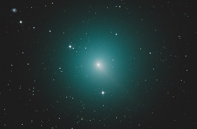 Sao chổi xanh: Sao chổi xanh là một hiện tượng hiếm gặp, nhưng khi được quan sát nó sẽ cho thấy sự độc đáo và căng thẳng của vũ trụ. Hãy dành chút thời gian để tìm hiểu về hiện tượng này và khám phá thêm về vũ trụ bao la.