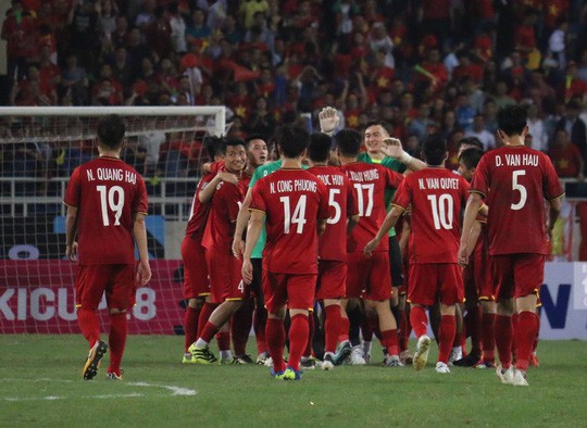 Đội tuyển Việt Nam nhận mưa tiền thưởng khi lọt vào chung kết AFF Cup - Ảnh 1.