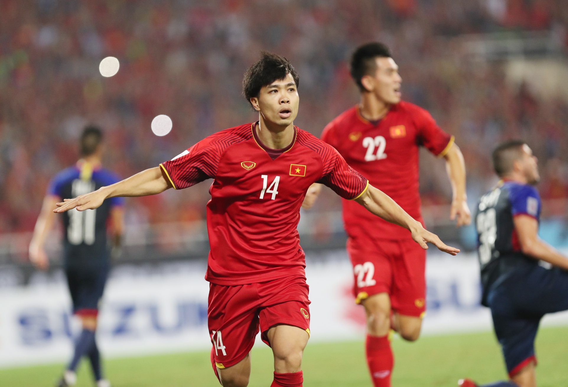 Clip: Thắng Philippines 4-2, Việt Nam vào chung kết AFF Cup 2018 - Ảnh 2.