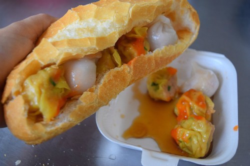 Những quán bánh mì ngon độc lạ chỉ có ở Sài Gòn, dân ‘sành ăn’ nhất định đừng bỏ lỡ! - Ảnh 3.