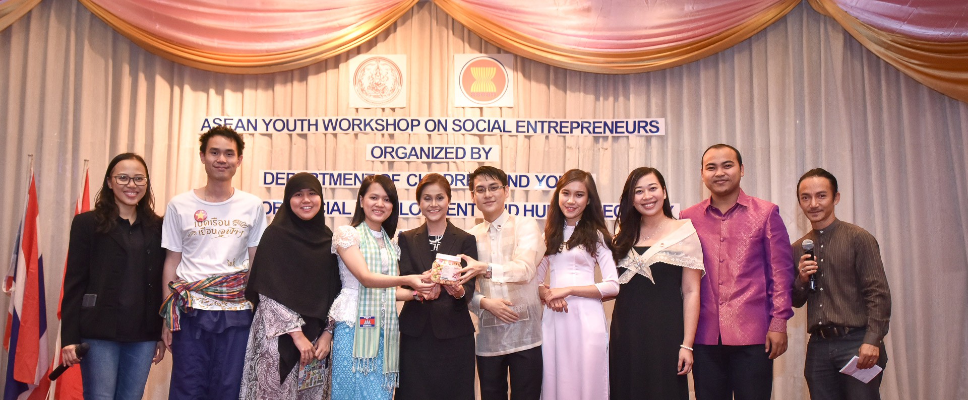 Những nữ thủ khoa tốt nghiệp ĐH năm 2017 siêu xinh - Ảnh 2. Những nữ thủ khoa tốt nghiệp ĐH năm 2017 siêu xinh - Ảnh 2.