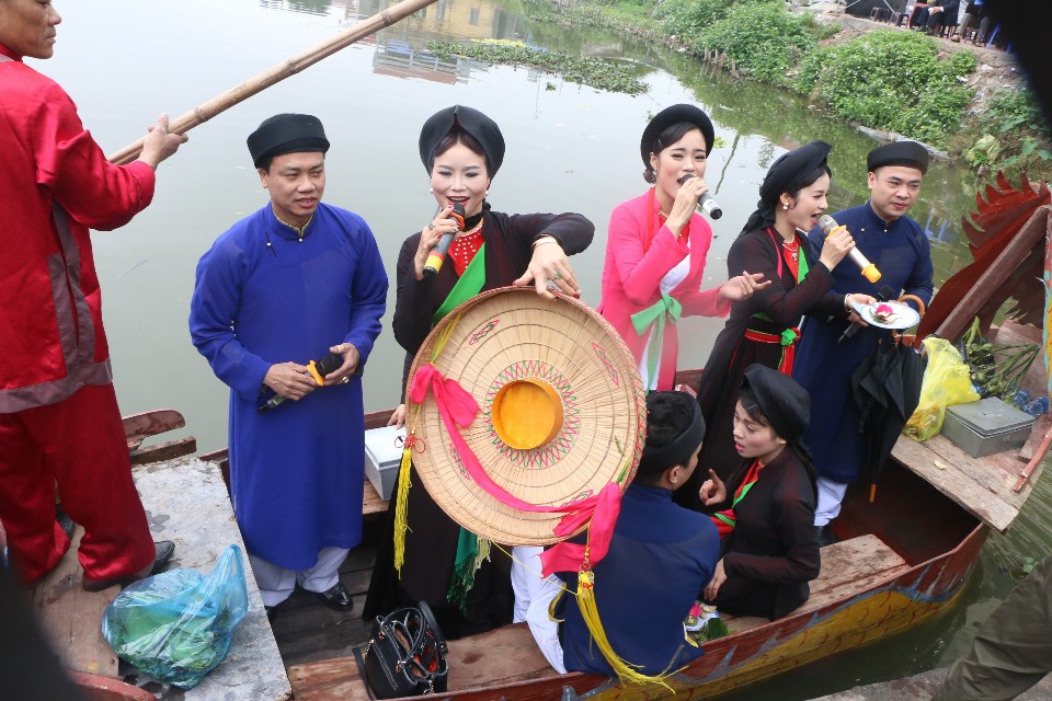 hát chèo, hò hát, hò trên thuyền, nam thanh nữ tú