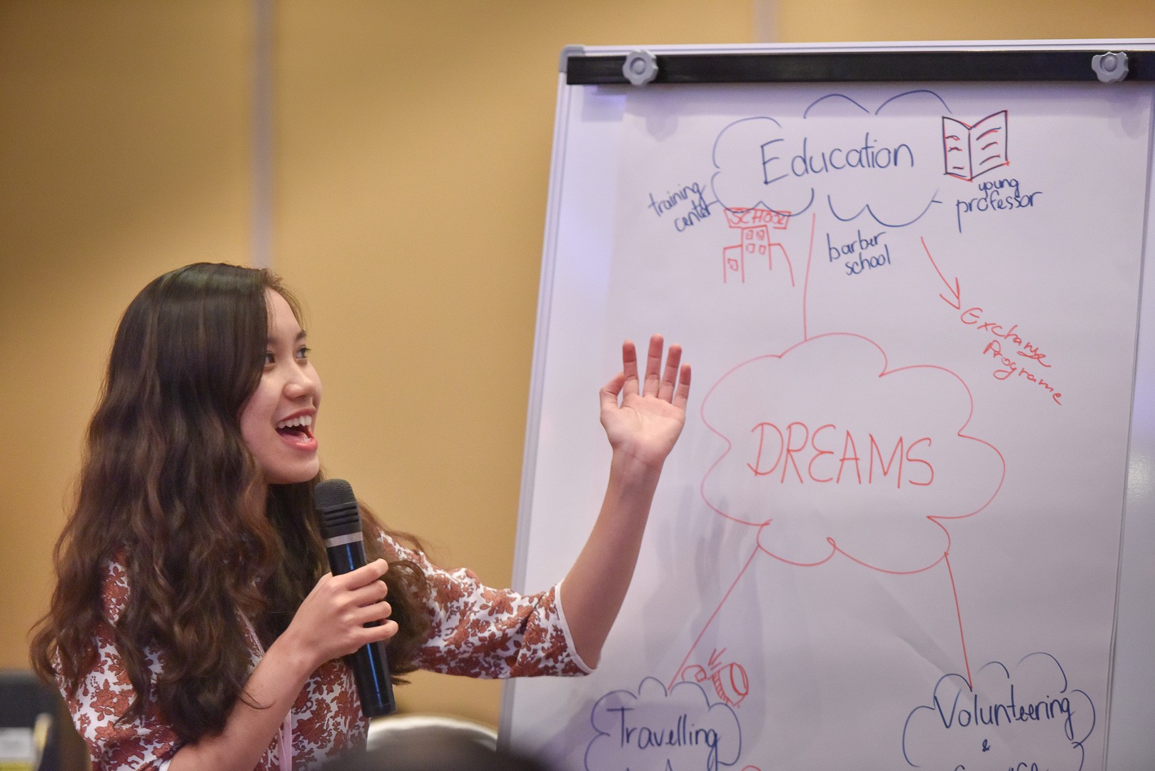 Nữ thủ khoa kép của trường sư phạm - Ảnh 1. Nữ thủ khoa kép của trường sư phạm - Ảnh 1.