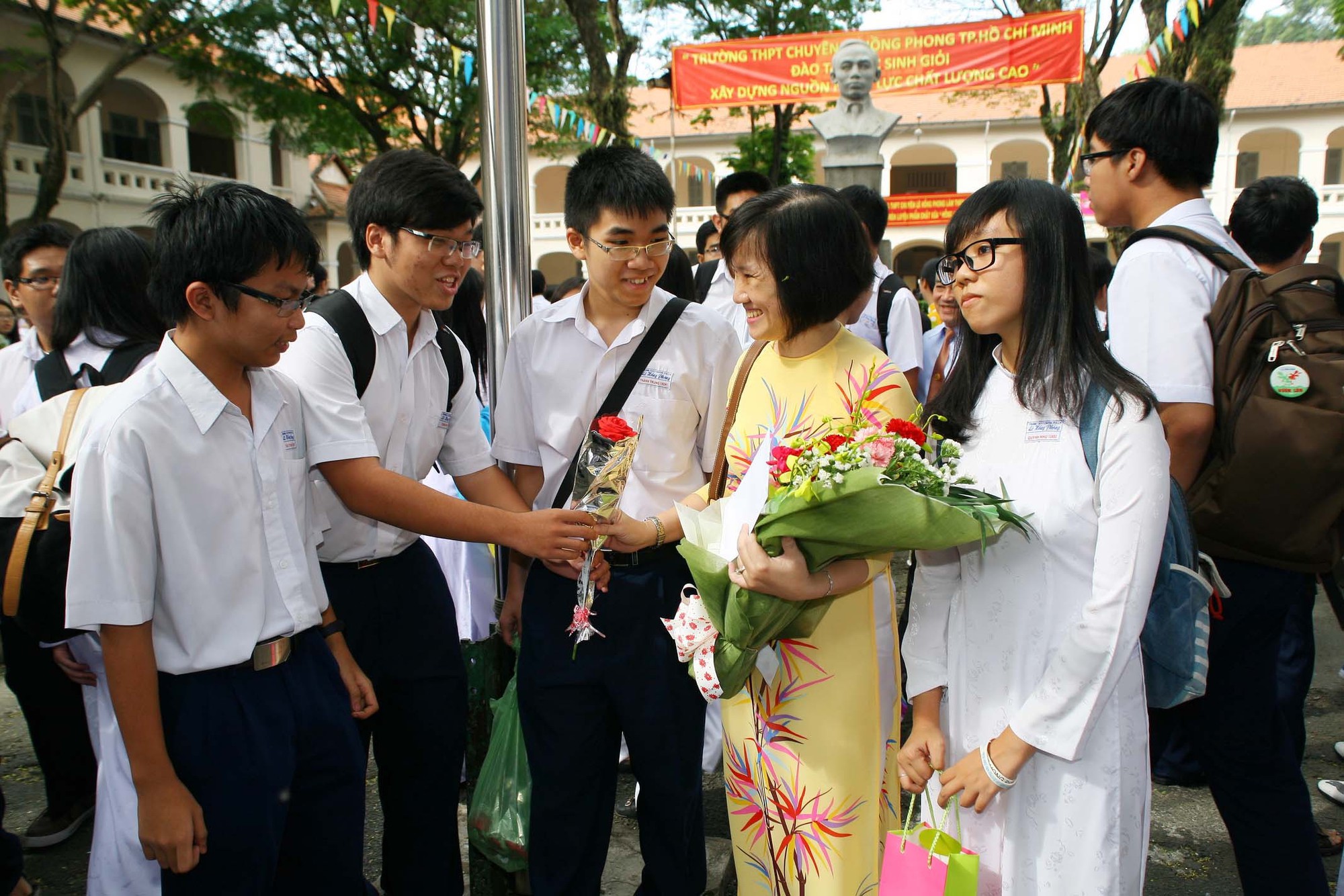 Đạt 18 chỉ tiêu mới được công nhận chuẩn giảng sư sư phạm - Ảnh 1. Đạt 18 chỉ tiêu mới được công nhận chuẩn giảng viên sư phạm - Ảnh 1.