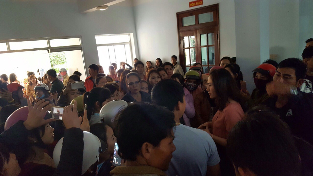 Vụ dư dả hơn 500 thầy giáo: Hơn 300 người sẽ sa thải - Ảnh 1. Vụ dôi dư hơn 500 thầy giáo: Hơn 300 người sẽ thải hồi - Ảnh 1.