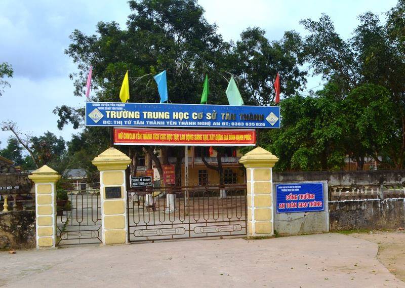 2 tuổi teen đánh giáo viên dập mũi trình diện công an - Ảnh 1. 2 thanh niên đánh thầy giáo dập mũi trình diện công an - Ảnh 1.