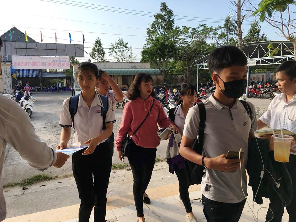 Đưa nơi học tập đến sĩ tử ở Hậu Giang: Chọn ngành mà cứ lo thất nghiệp! - Ảnh 5. Đưa trường học đến thí sinh ở Hậu Giang: Chọn ngành mà cứ lo thất nghiệp! - Ảnh 5.