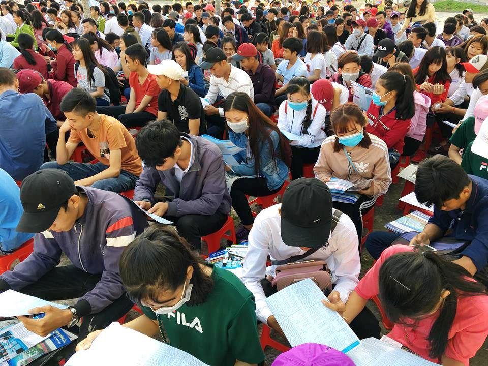 Đưa nơi học tập đến thí sinh tại Hậu Giang: Chọn ngành mà cứ lo thất nghiệp! - Ảnh 7. Đưa nơi giảng dạy đến sĩ tử tại Hậu Giang: Chọn ngành mà cứ lo thất nghiệp! - Ảnh 7.
