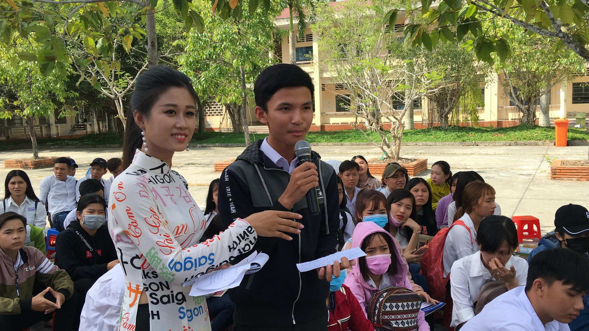 Đưa nơi giảng dạy đến sĩ tử tại Hậu Giang: Chọn ngành mà cứ lo thất nghiệp! - Ảnh 16. Đưa nơi học tập đến thí sinh ở Hậu Giang: Chọn ngành mà cứ lo thất nghiệp! - Ảnh 16.