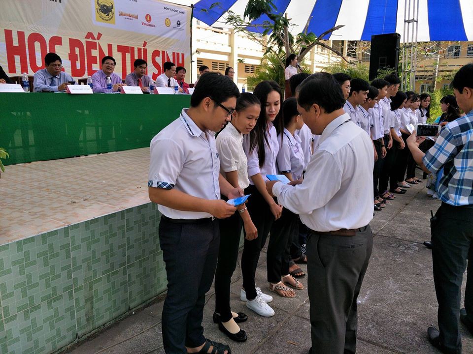 Đưa nơi học tập đến sĩ tử ở Hậu Giang: Chọn ngành mà cứ lo thất nghiệp! - Ảnh 14. Đưa nơi học tập đến thí sinh tại Hậu Giang: Chọn ngành mà cứ lo thất nghiệp! - Ảnh 14.