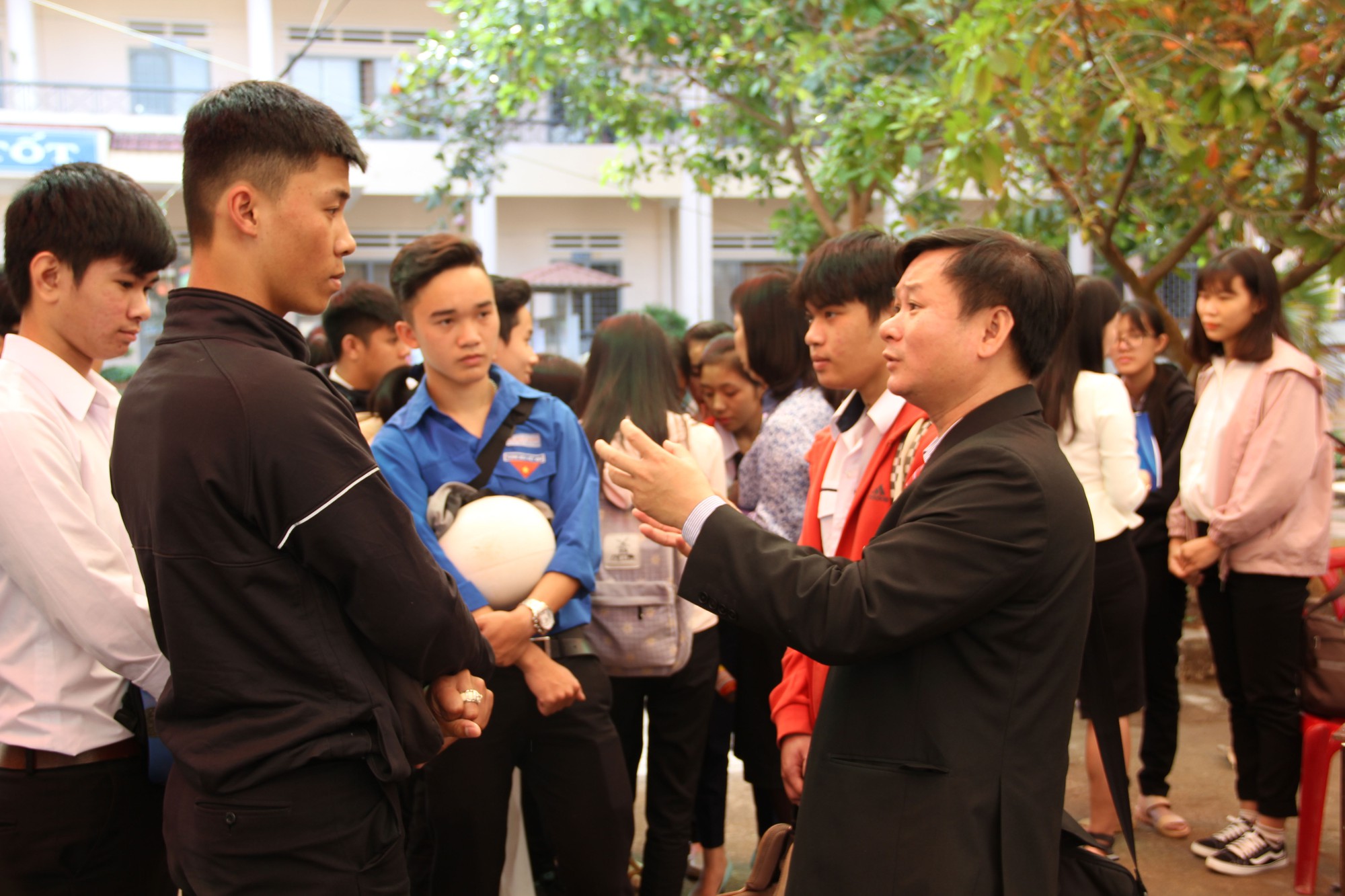 Đề thi THPT quốc tăng lên số câu hỏi phân hóa - Ảnh 1. Đề thi THPT quốc tăng cường số câu hỏi phân hóa - Ảnh 1.