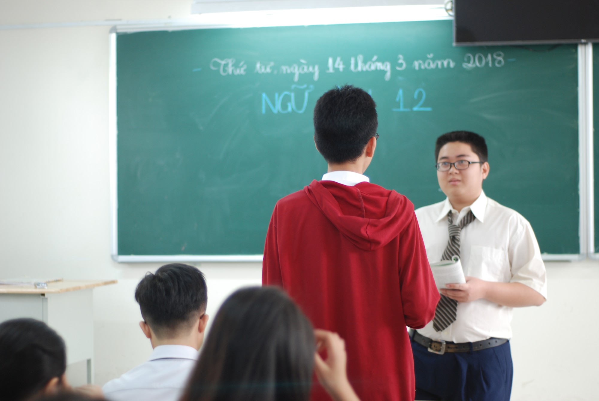 Một ngày học sinh làm... giáo viên - Ảnh 2. Một ngày học trò làm... thầy giáo - Ảnh 2.