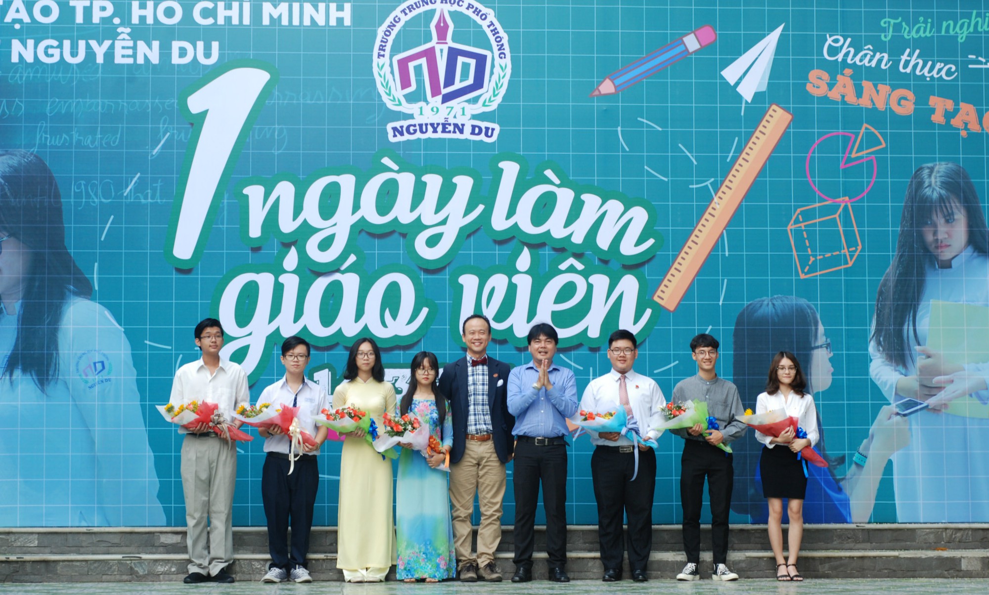 Một ngày học sinh làm... thầy giáo - Ảnh 4. Một ngày học trò làm... giáo viên - Ảnh 4.